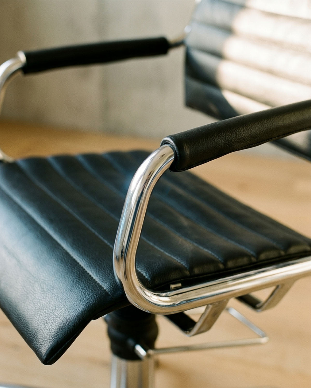 Greiner 59 - sillón de peluquería negro con base estrella cromada