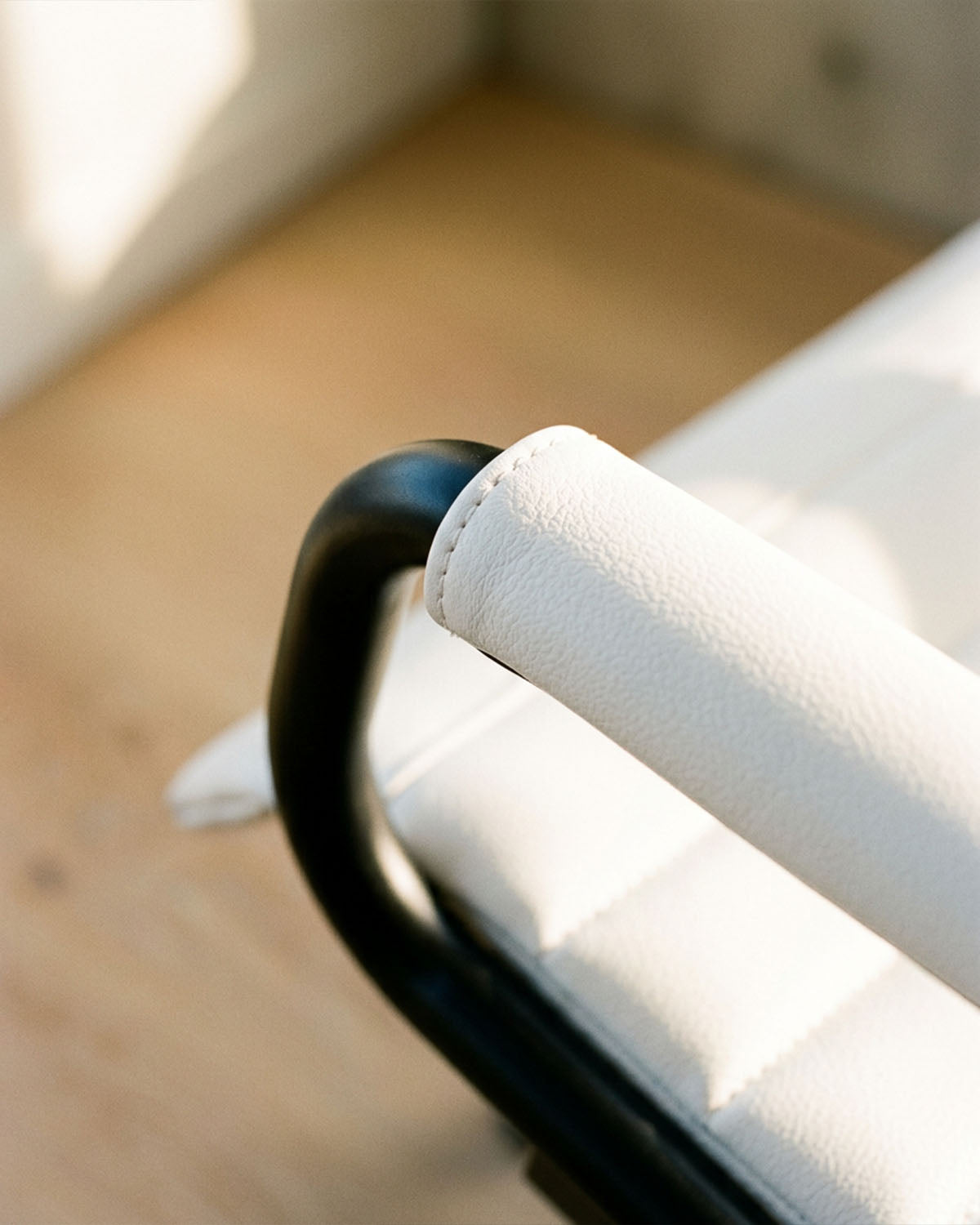 Greiner 59 - sillón de peluquería blanco con base estrella negra