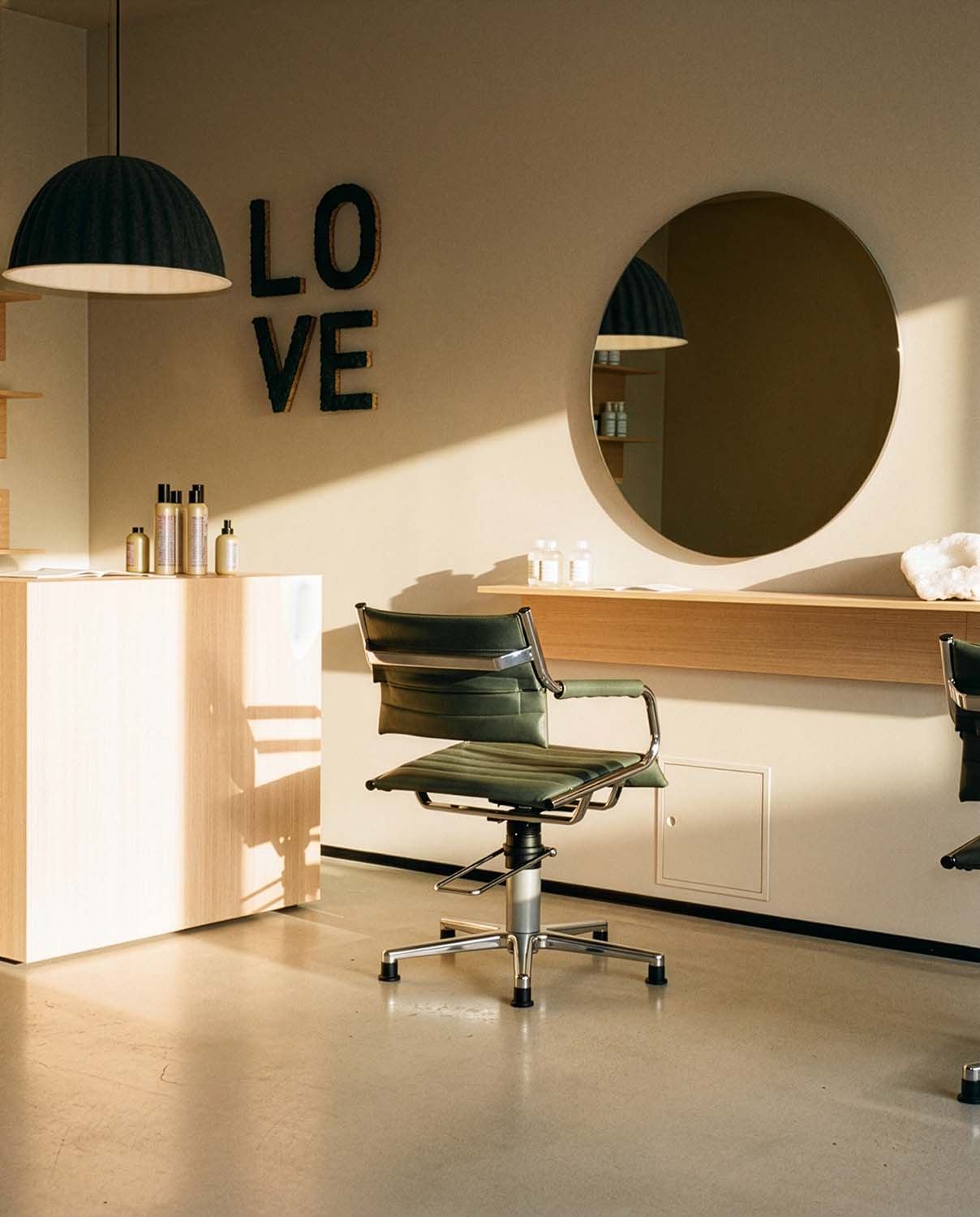 Greiner 59 SuperTex - sillón de peluquería verde oscuro con base estrella cromada