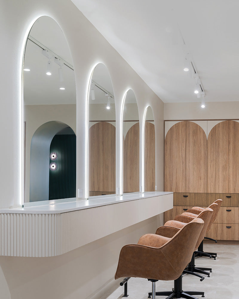 Arch LED II - Espejo de pared con luz integrada